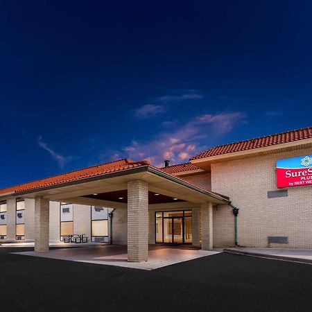 Surestay Plus By Best Western Windsor Exterior photo