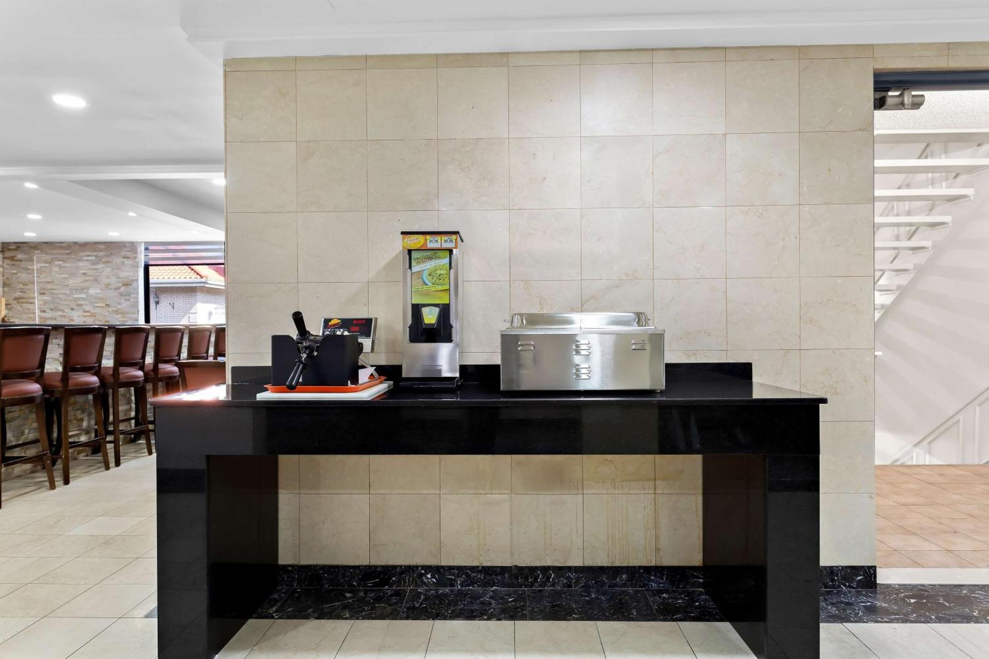 Surestay Plus By Best Western Windsor Exterior photo