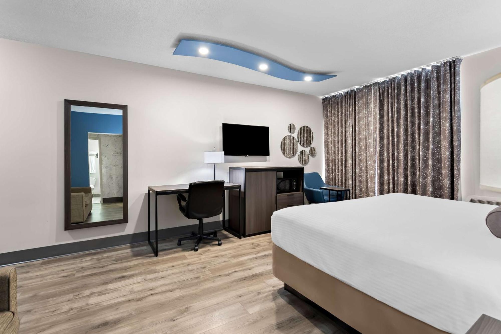 Surestay Plus By Best Western Windsor Exterior photo