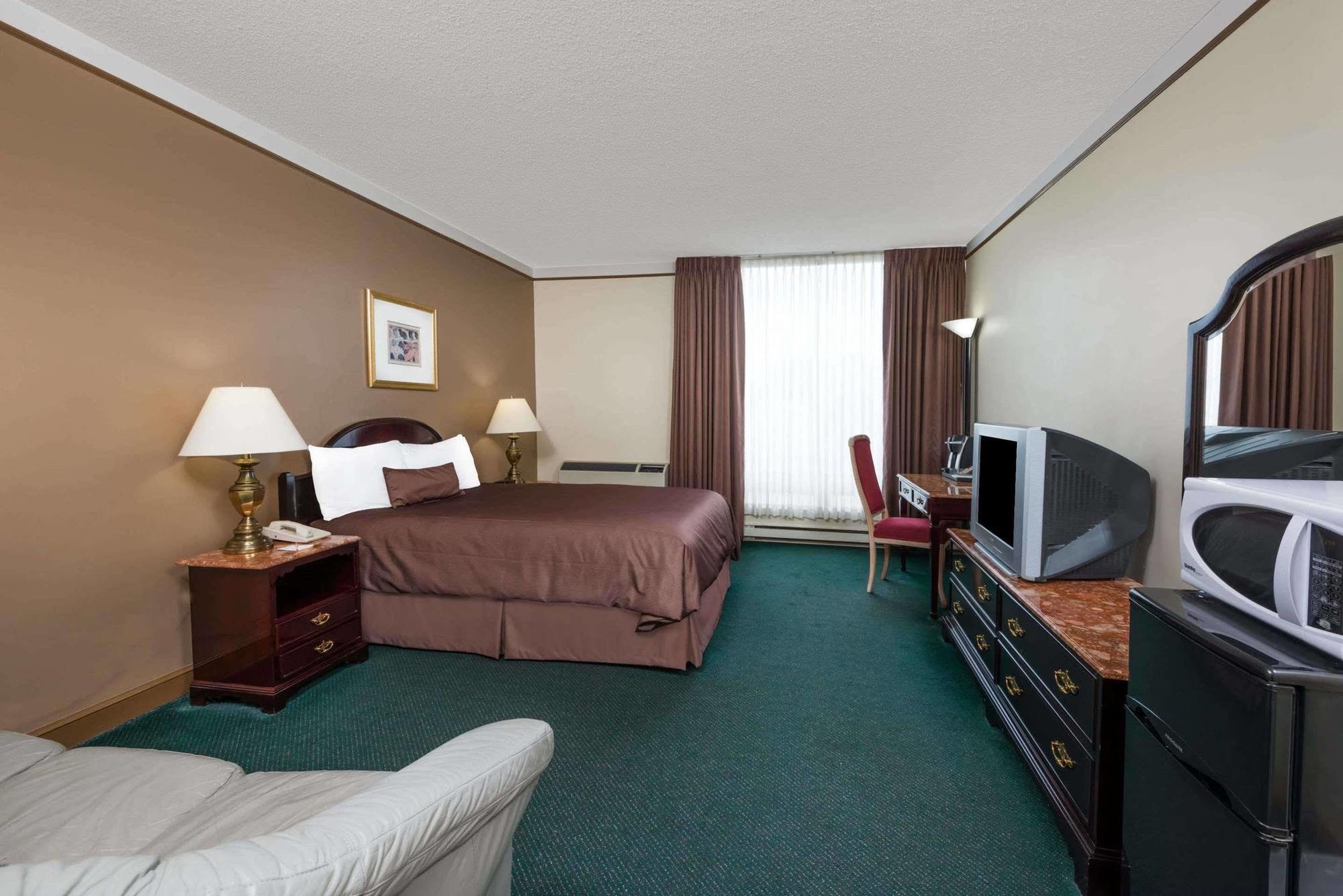 Surestay Plus By Best Western Windsor Exterior photo